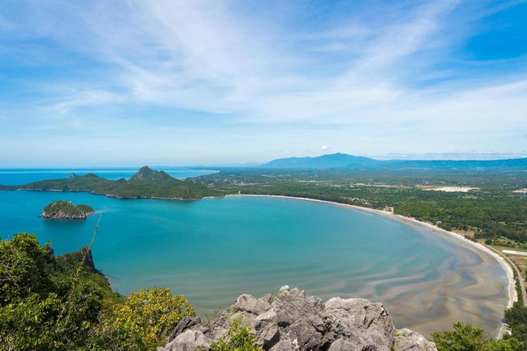 Prachuap Grand Hotel Прачуап-Кхірі-Кхан Екстер'єр фото